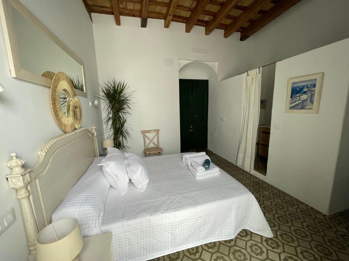 Dona Lola Rooms Conil De La Frontera Exteriör bild